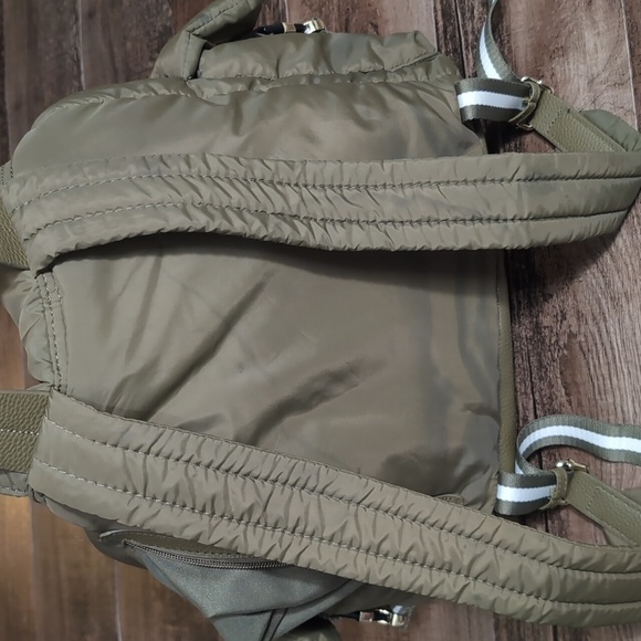 Tommy Bahama Puffer Backpack Olive Green - Picture 4 of 13